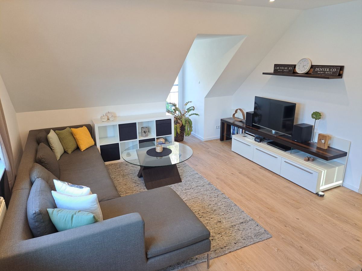 Wohnzimmer mit Ecksofa