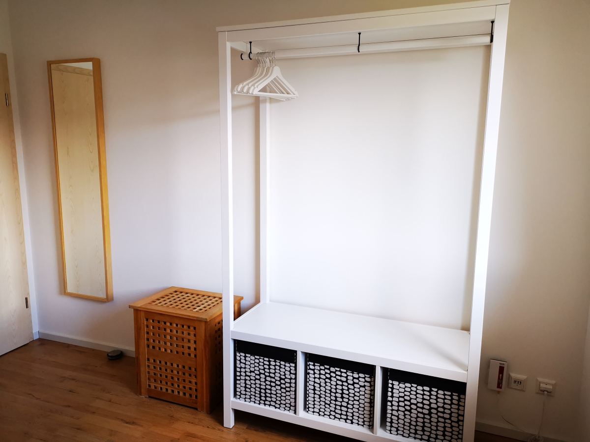 Zweites Schlafzimmer mit Schreibtisch